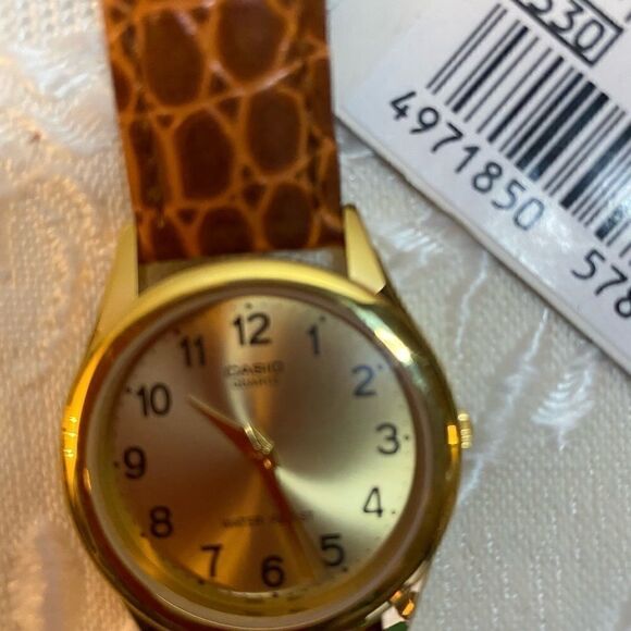 Casio women’s Gold leather Fashion Quartz - Picture 6 of 7